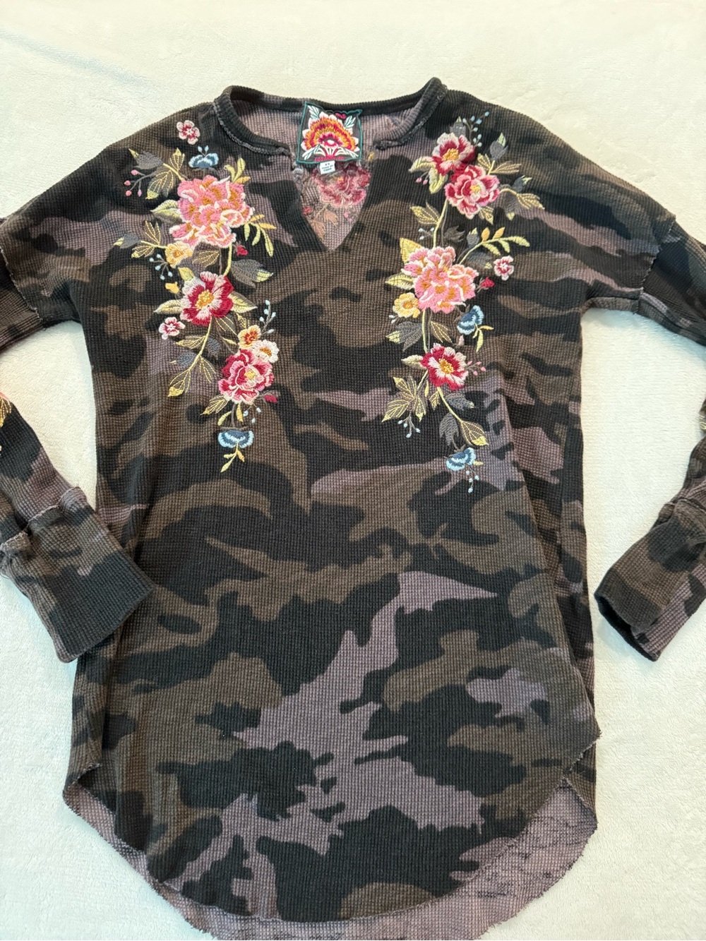 Johnny Was camouflage thermal waffle-knit top colorful floral embroidery XS D81